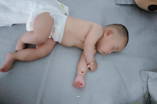 河间宝宝肠胀气的症状